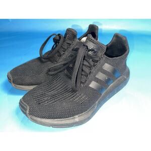 Adidas Womens Swift Run FW5030 Black Running Shoes Sneakers Size 7